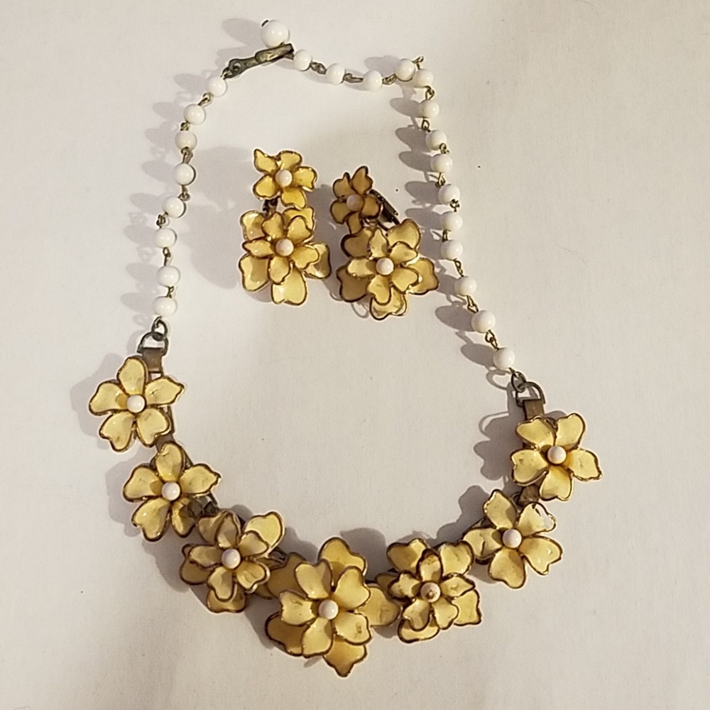 Vintage Daisy Costume Jewelry Set
